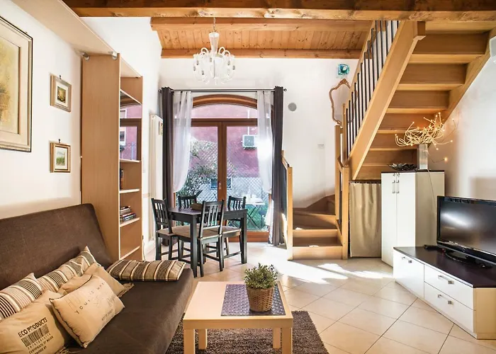 Duplex At The Entrance To Venice 2 Bathroom And Terrace